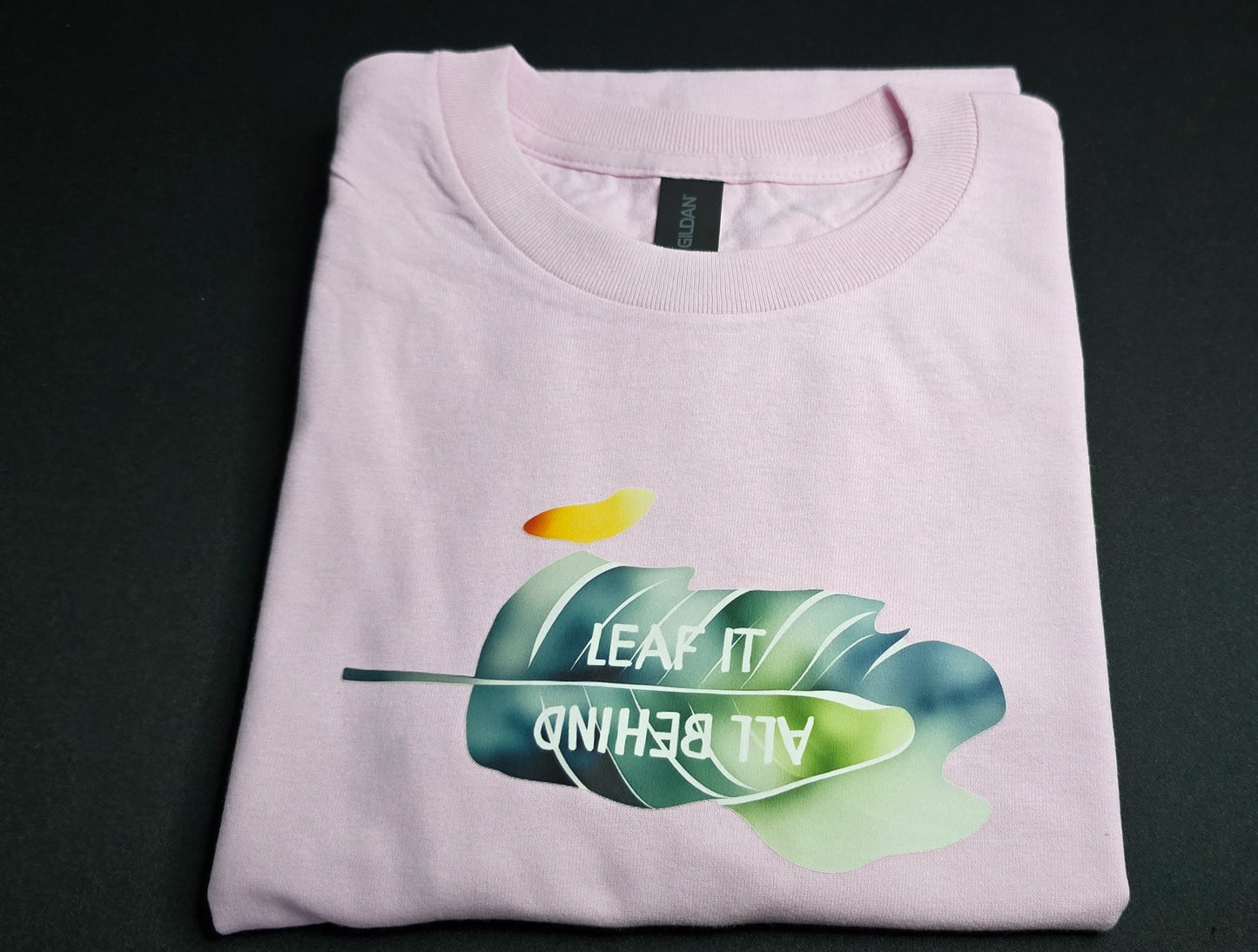 Short sleeve T-shirt "Leaf it all behind"