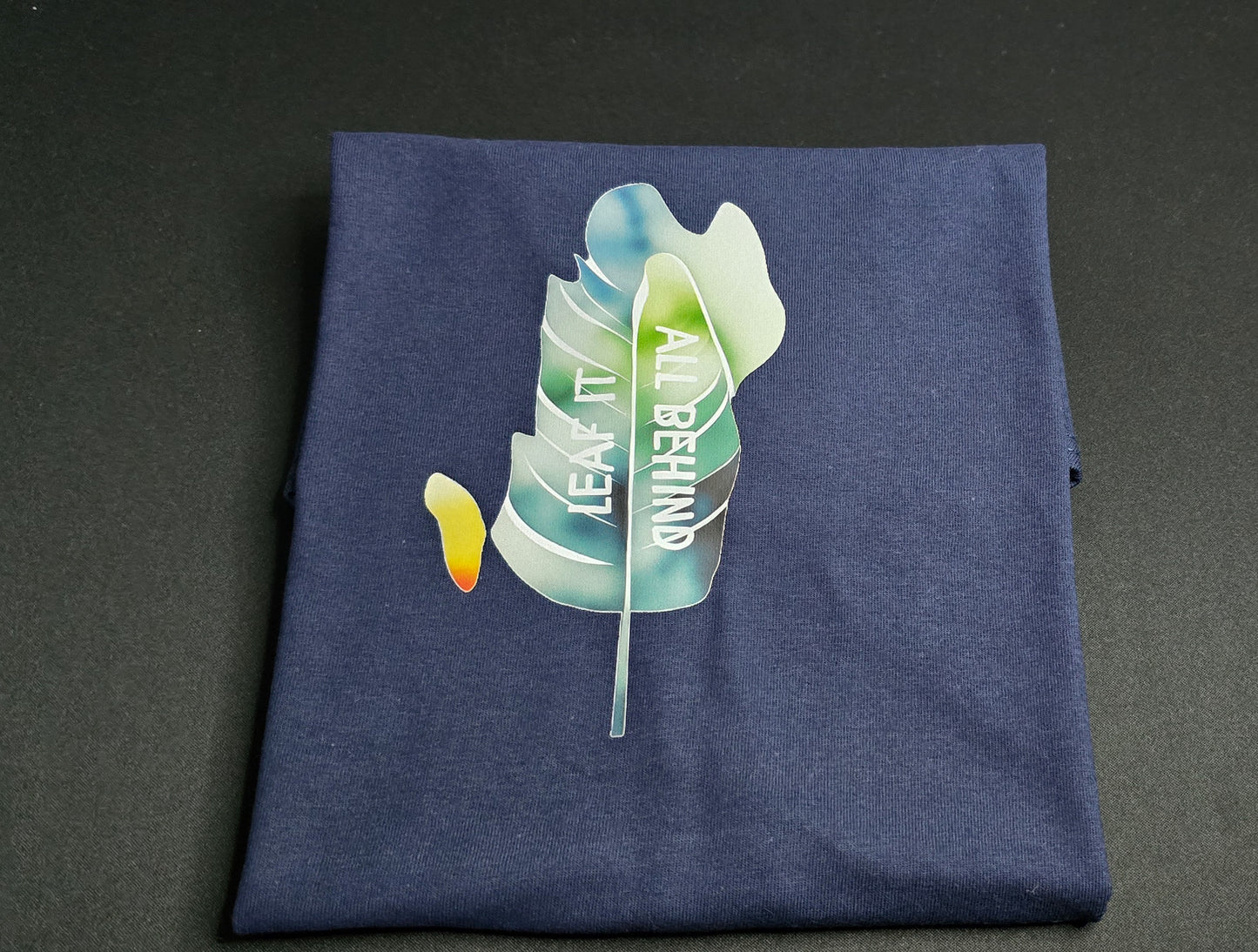 Short sleeve T-shirt "Leaf it all behind"