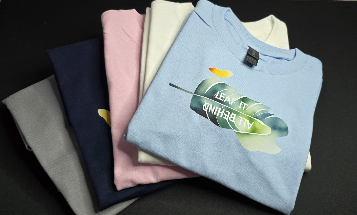 Short sleeve T-shirt "Leaf it all behind"